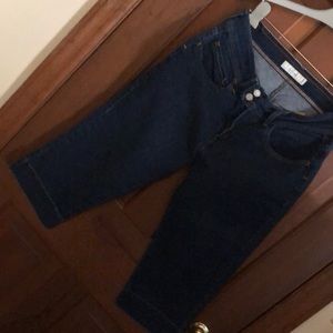 Levi denim capris size 8